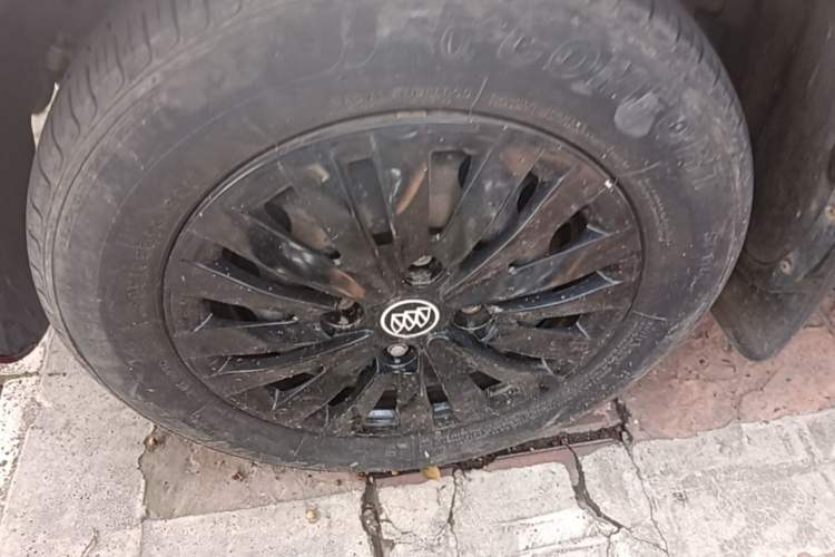 Used Buick Excelle 2013 1.5L Automatic Classic Model Left Front Wheel Hub