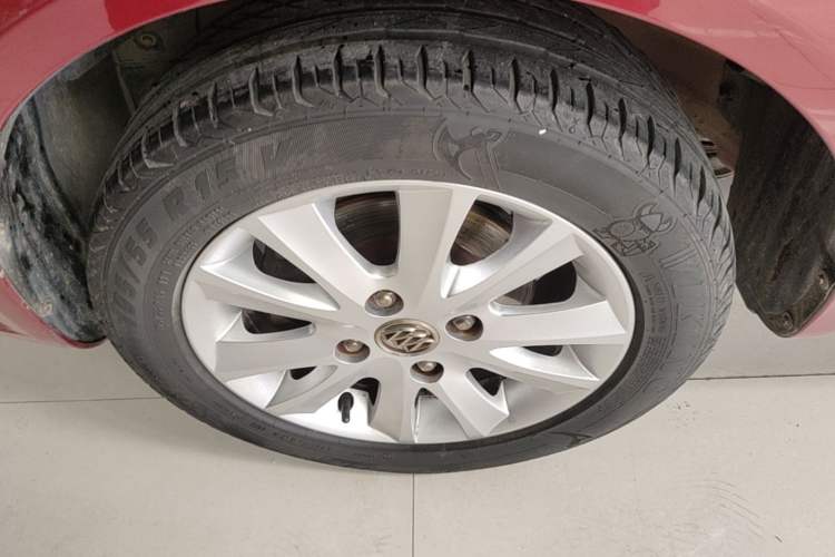 Used Buick Excelle 2013 1.5L Automatic Luxury Model Left Front Wheel Hub