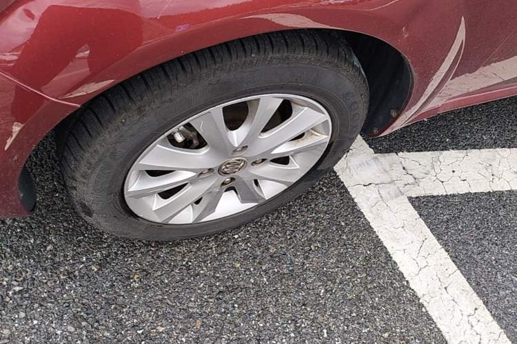 Used Buick Excelle 2013 1.5L Automatic Luxury Model Left Front Wheel Hub