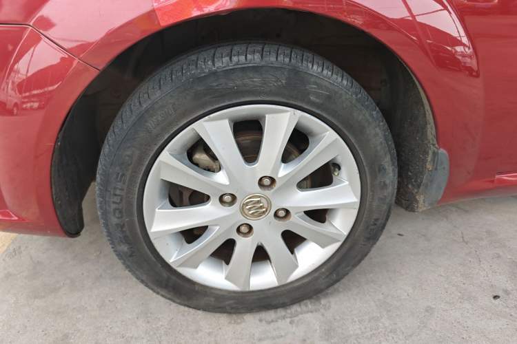 Used Buick Excelle 2013 1.5L Automatic Luxury Model Left Front Wheel Hub