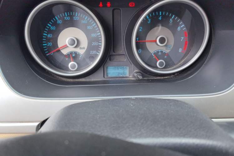 Used Buick Excelle 2013 1.5L Manual Classic Model Odometer Close Up
