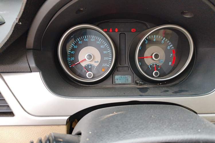 Used Buick Excelle 2013 1.5L Automatic Classic Model Odometer Close Up
