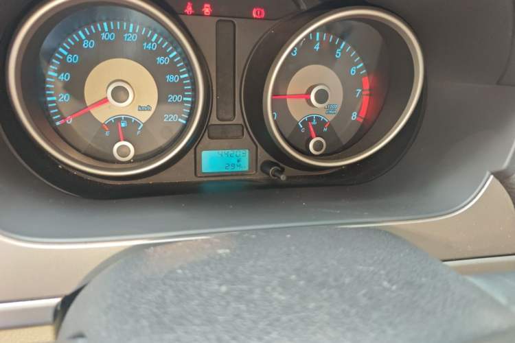 Used Buick Excelle 2013 1.5L Manual Classic Model Odometer Close Up