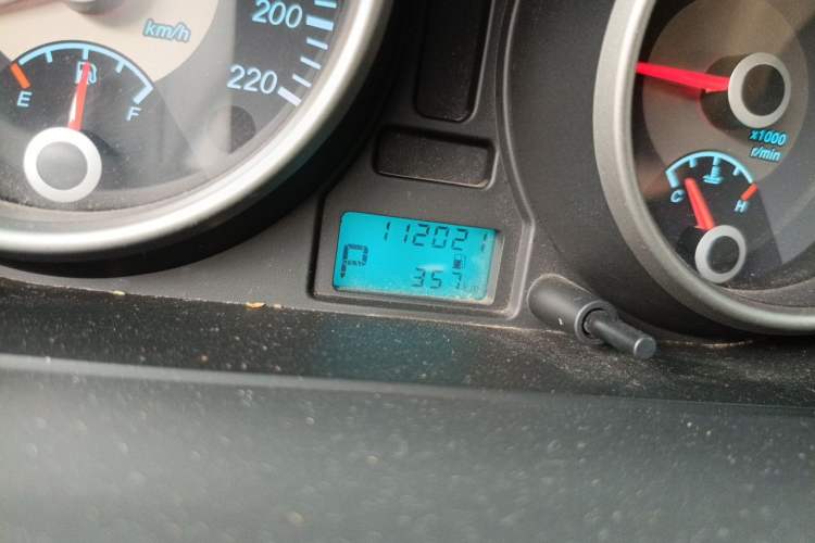 Used Buick Excelle 2013 1.5L Automatic Classic Model Odometer Close Up