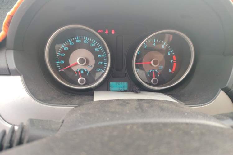 Used Buick Excelle 2013 1.5L Automatic Classic Model Odometer Close Up