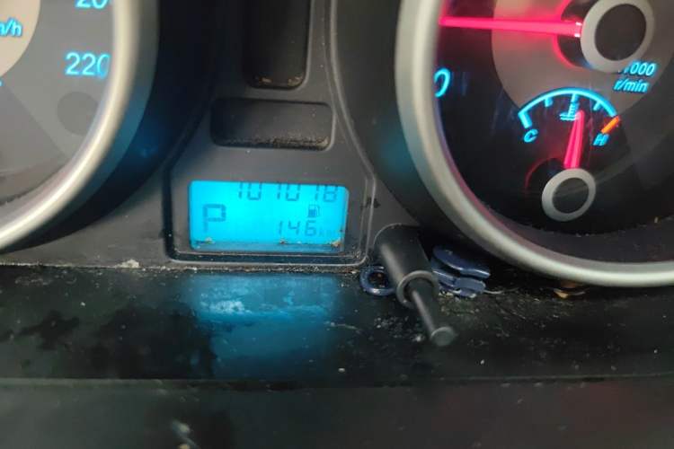 Used Buick Excelle 2013 1.5L Automatic Classic Model Odometer Close Up