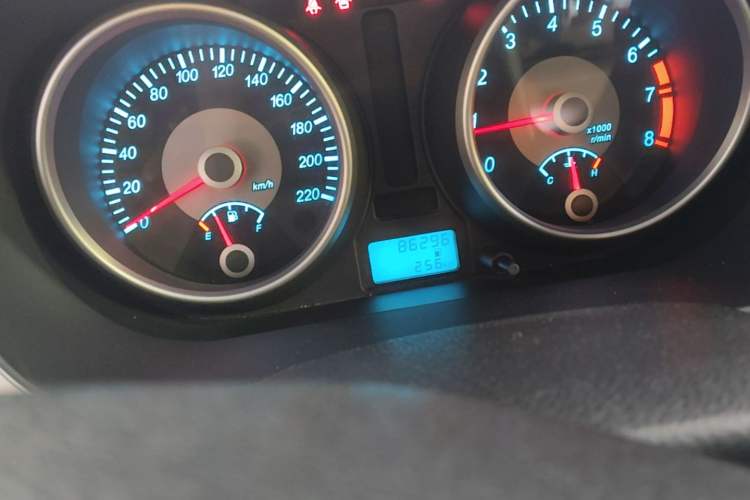 Used Buick Excelle 2013 1.5L Manual Classic Model Odometer Close Up