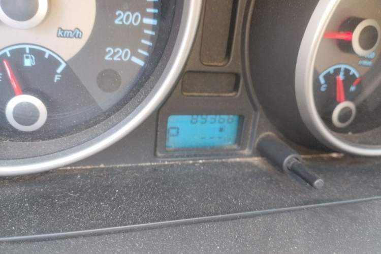 Used Buick Excelle 2013 1.5L Automatic Classic Model Odometer Close Up