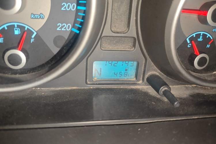 Used Buick Excelle 2013 1.5L Automatic Classic Model Odometer Close Up