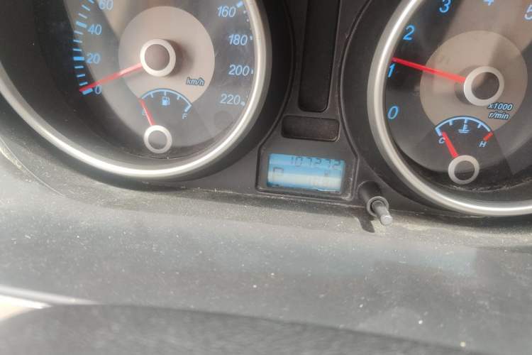 Used Buick Excelle 2013 1.5L Automatic Classic Model Odometer Close Up