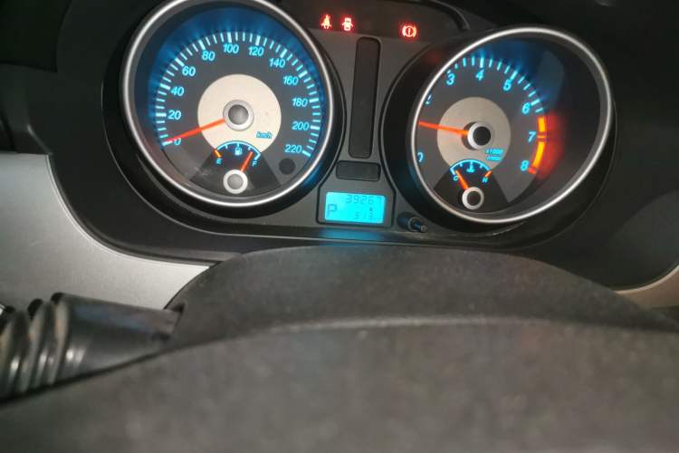 Used Buick Excelle 2013 1.5L Automatic Classic Model Odometer Close Up