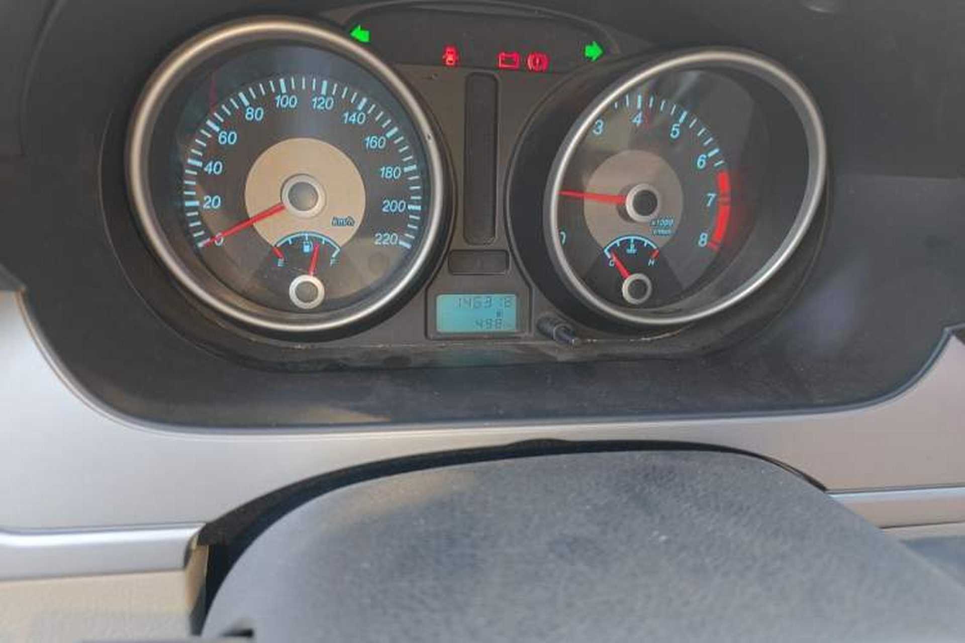 Used Buick Excelle 2013 1.5L Manual Classic Model Odometer Close Up