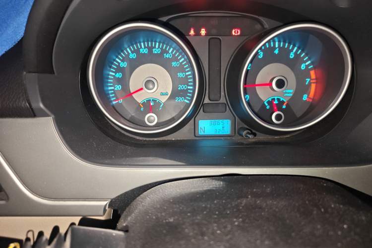 Used Buick Excelle 2013 1.5L Automatic Classic Model Odometer Close Up