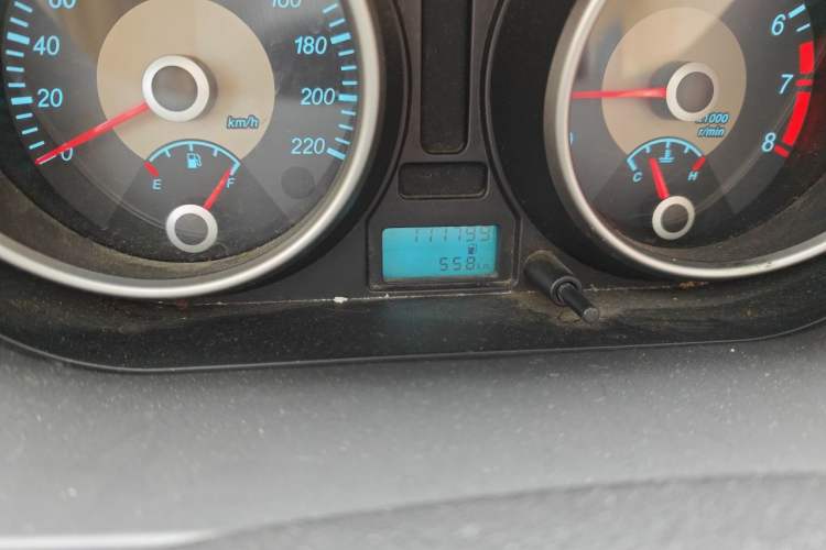 Used Buick Excelle 2013 1.5L Manual Classic Model Odometer Close Up