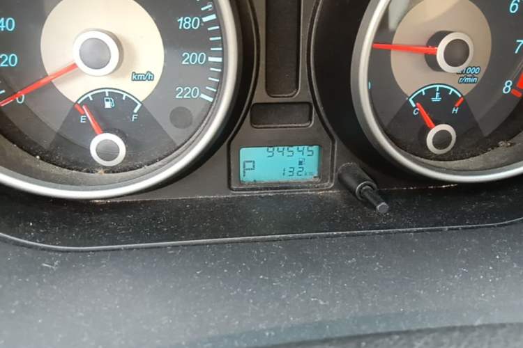 Used Buick Excelle 2013 1.5L Automatic Classic Model Odometer Close Up