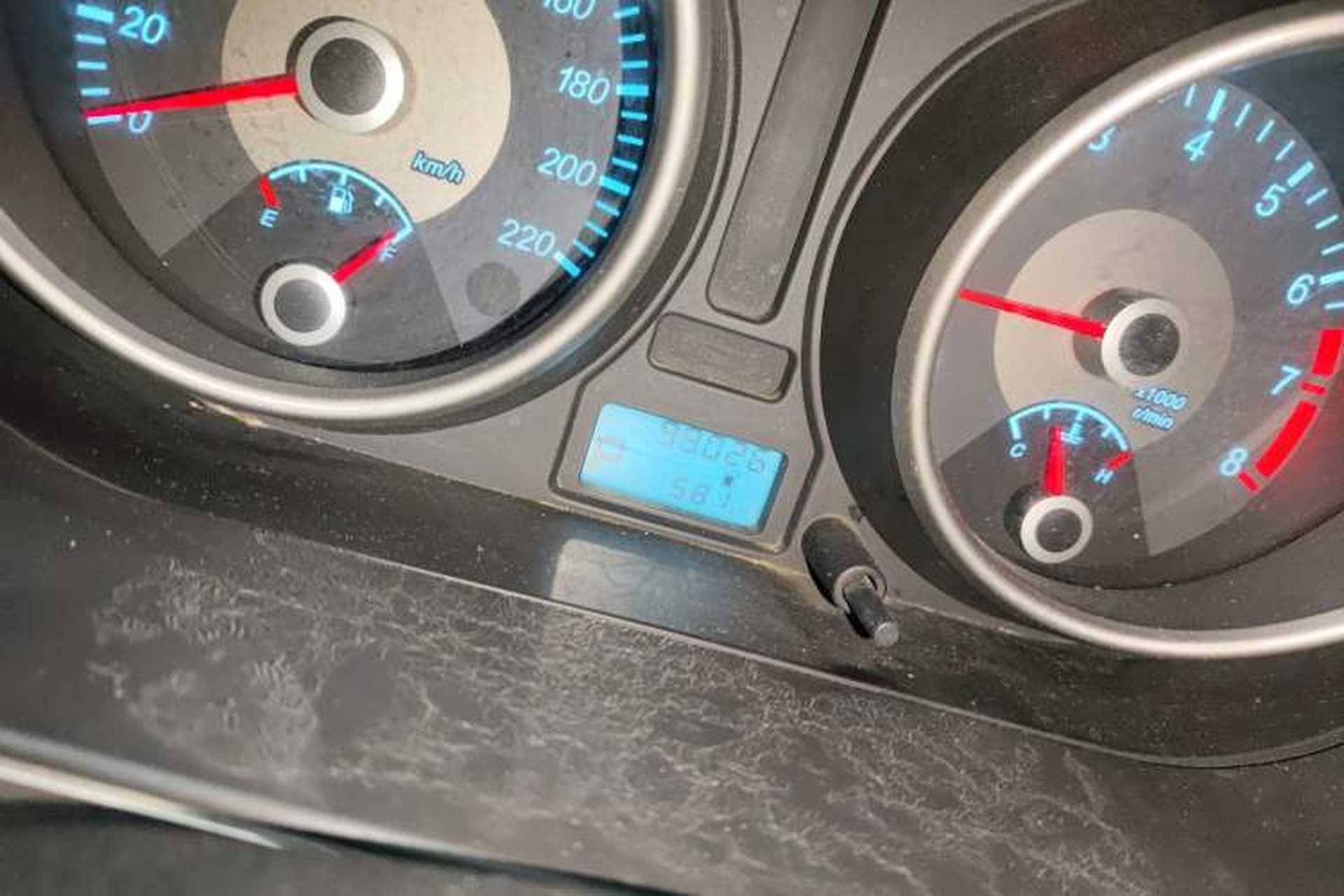 Used Buick Excelle 2013 1.5L Automatic Classic Model Odometer Close Up