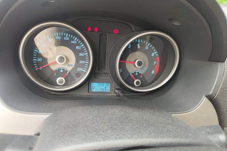 Used Buick Excelle 2013 1.5L Automatic Classic Model Odometer Close Up