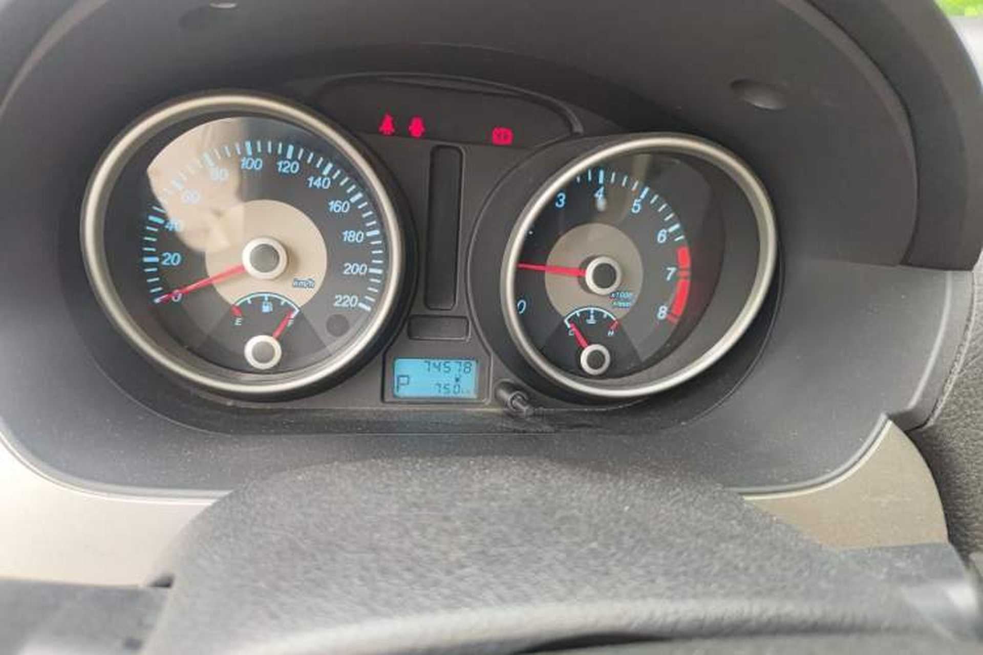 Used Buick Excelle 2013 1.5L Automatic Classic Model Odometer Close Up