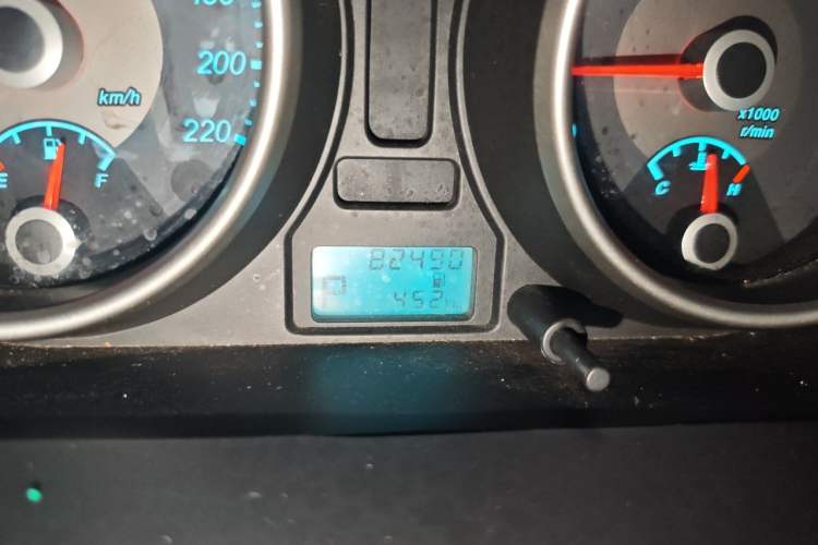 Used Buick Excelle 2013 1.5L Automatic Classic Model Odometer Close Up