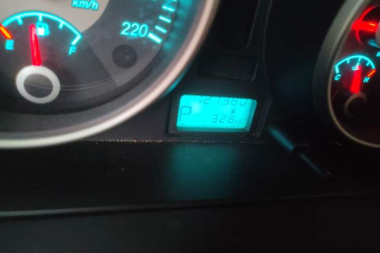 Used Buick Excelle 2013 1.5L Automatic Classic Model Odometer Close Up