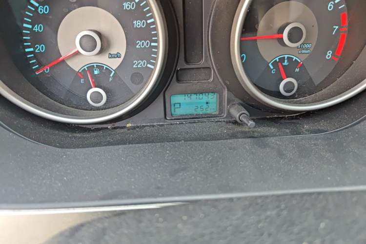 Used Buick Excelle 2013 1.5L Automatic Classic Model Odometer Close Up
