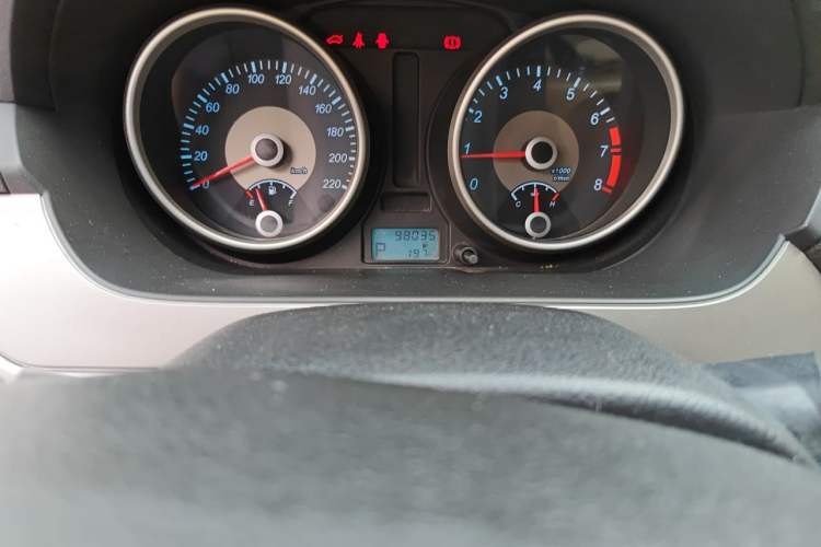 Used Buick Excelle 2013 1.5L Automatic Classic Model Odometer Close Up