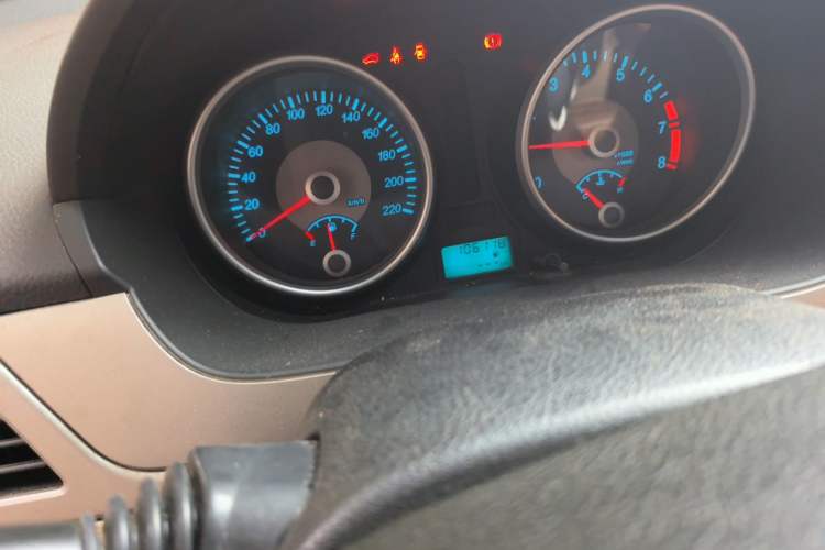 Used Buick Excelle 2013 1.5L Manual Classic Model Odometer Close Up