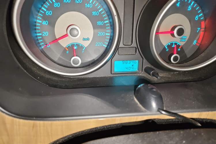 Used Buick Excelle 2013 1.5L Manual Classic Model Odometer Close Up