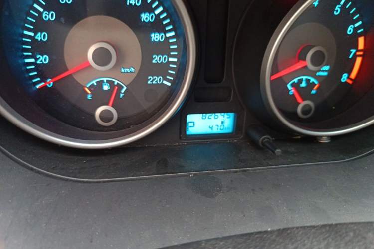 Used Buick Excelle 2013 1.5L Automatic Classic Model Odometer Close Up