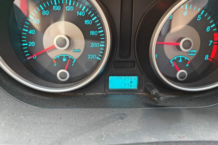 Used Buick Excelle 2013 1.5L Manual Luxury Model Odometer Close Up