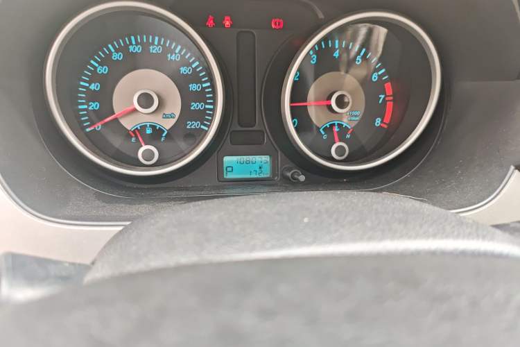 Used Buick Excelle 2013 1.5L Automatic Classic Model Odometer Close Up