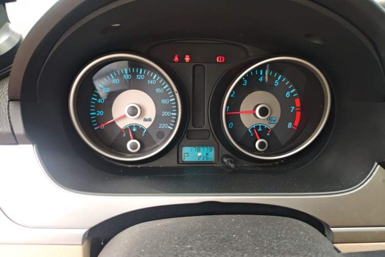 Used Buick Excelle 2013 1.5L Automatic Classic Model Odometer Close Up