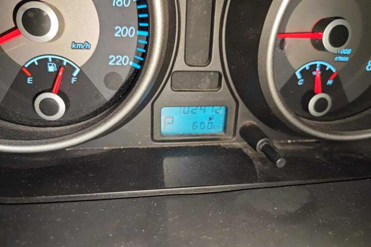 Used Buick Excelle 2013 1.5L Automatic Classic Model Odometer Close Up