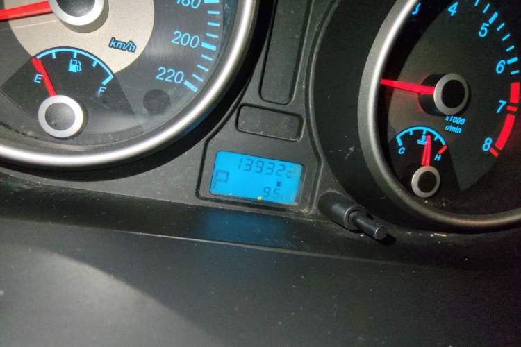 Used Buick Excelle 2013 1.5L Automatic Classic Model Odometer Close Up
