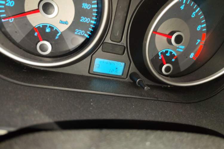 Used Buick Excelle 2013 1.5L Automatic Classic Model Odometer Close Up