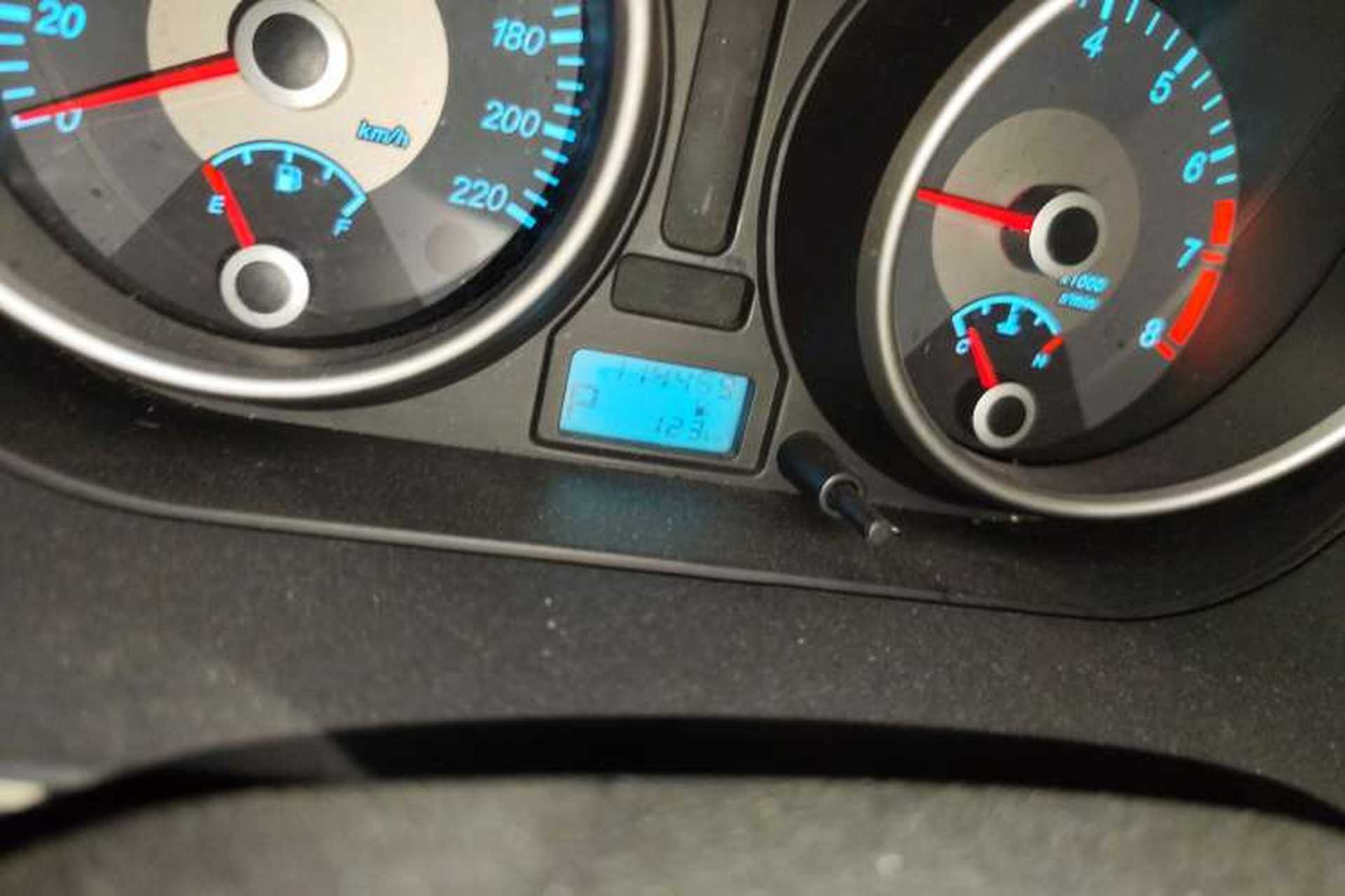 Used Buick Excelle 2013 1.5L Automatic Classic Model Odometer Close Up