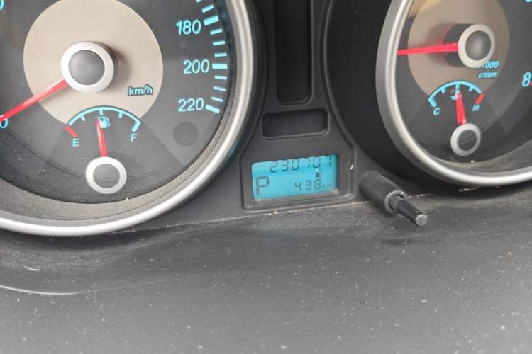 Used Buick Excelle 2013 1.5L Automatic Classic Model Odometer Close Up