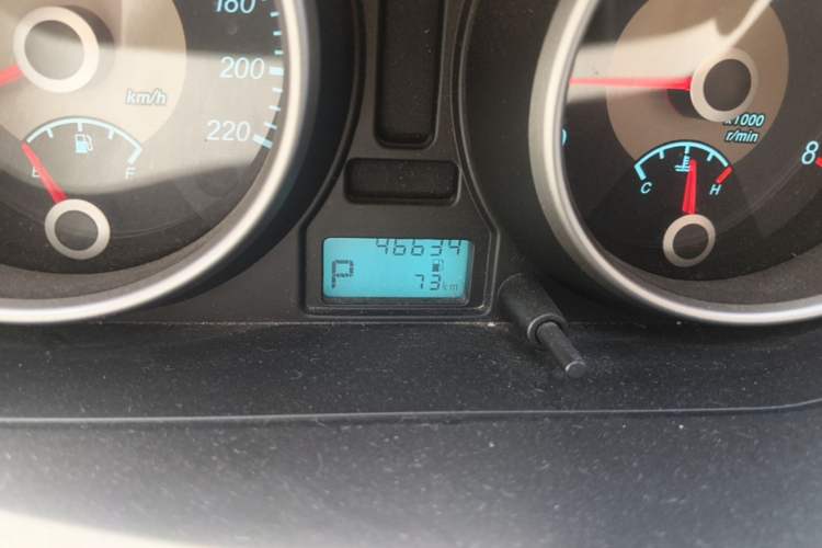 Used Buick Excelle 2013 1.5L Automatic Classic Model Odometer Close Up