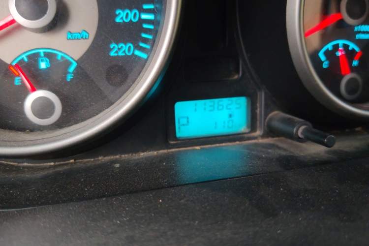 Used Buick Excelle 2013 1.5L Automatic Classic Model Odometer Close Up