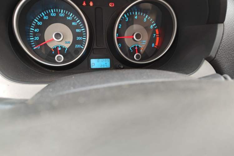 Used Buick Excelle 2013 1.5L Automatic Classic Model Odometer Close Up