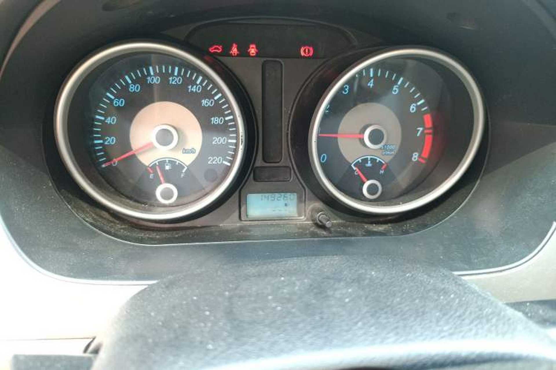 Used Buick Excelle 2013 1.5L Manual Classic Model Odometer Close Up