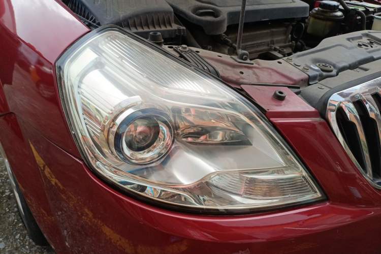 Used Buick Excelle 2013 1.5L Automatic Classic Model Right Front Headlight