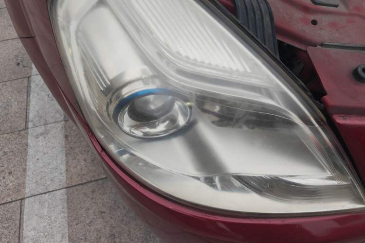 Used Buick Excelle 2013 1.5L Automatic Classic Model Right Front Headlight