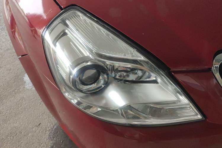 Used Buick Excelle 2013 1.5L Automatic Classic Model Right Front Headlight