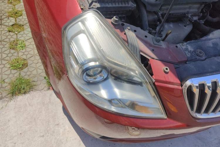 Used Buick Excelle 2013 1.5L Automatic Classic Model Right Front Headlight