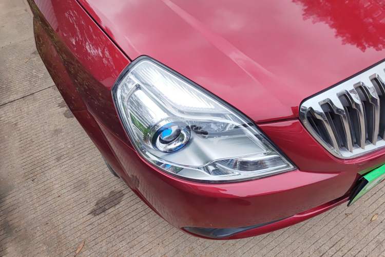 Used Buick Excelle 2013 1.5L Automatic Classic Model Right Front Headlight