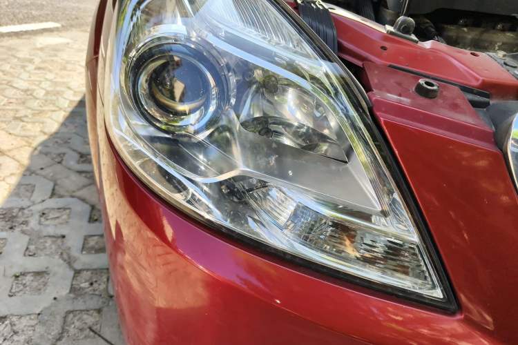 Used Buick Excelle 2013 1.5L Automatic Classic Model Right Front Headlight