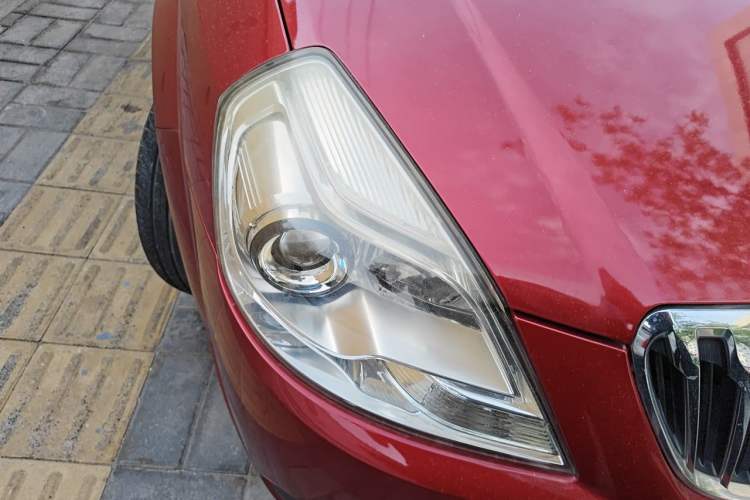 Used Buick Excelle 2013 1.5L Automatic Classic Model Right Front Headlight