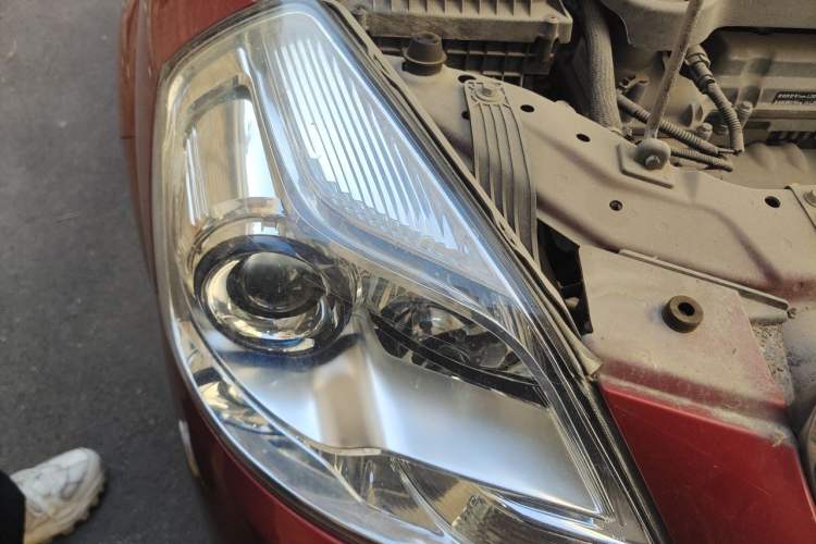 Used Buick Excelle 2013 1.5L Automatic Classic Model Right Front Headlight
