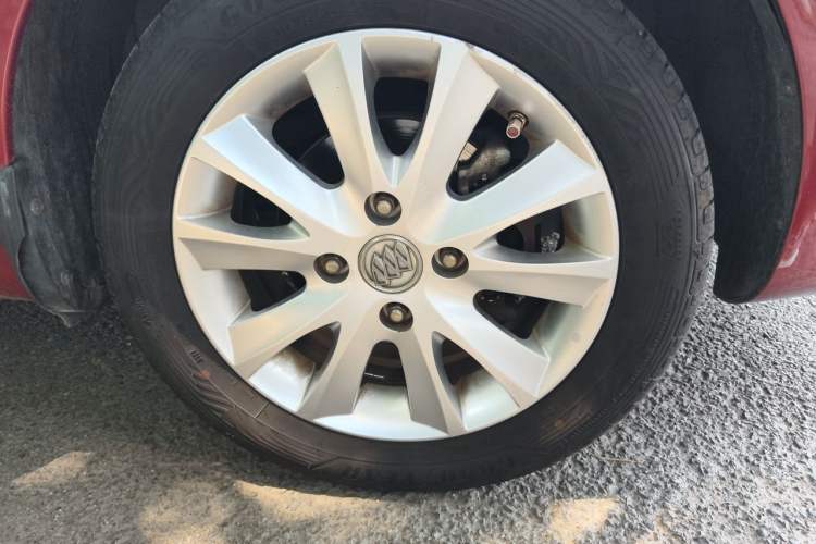 Used Buick Excelle 2013 1.5L Automatic Luxury Model Right Front Wheel Hub